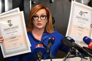 Lidé objednali státní dluhopisy za 80 miliard korun, původní plán byl 20 miliard korun - Novinky